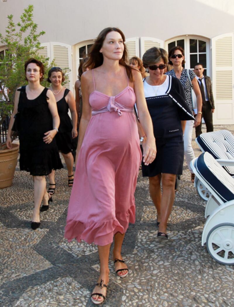 galleries/2011/10/19/carla-bruni-baby-photos/carla-bruni-pregnant-3_z4t57c