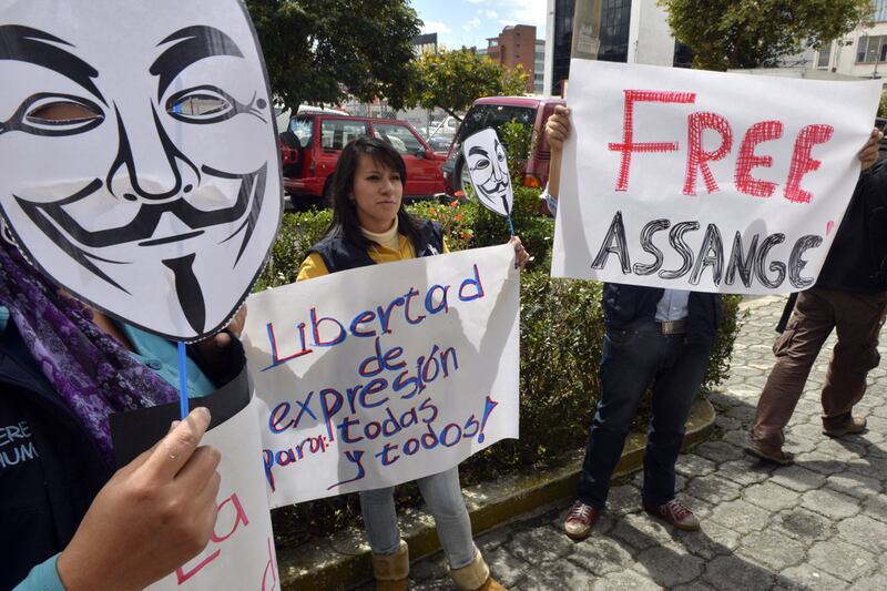 articles/2012/07/05/julian-assange-s-asylum-gamble-end-of-the-wikileaks-saga/assange-ecuador-margolis_lnekvg