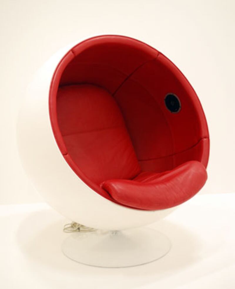 articles/2013/10/23/15-most-bonkers-chairs-at-pop-art-design-in-london/131023-eero-aarnio-ball-chair_qwozmy