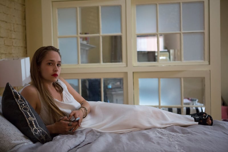 articles/2014/03/27/jemima-kirke-is-more-than-just-a-girl/140326-binlot-kirk-tease_ddltfv