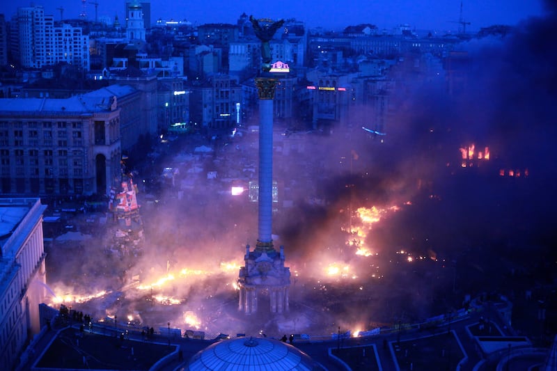 articles/2014/02/19/photos-from-the-fiery-battle-for-kyiv-ukraine/140219-ukraine-protest3-tease_tbpqrj