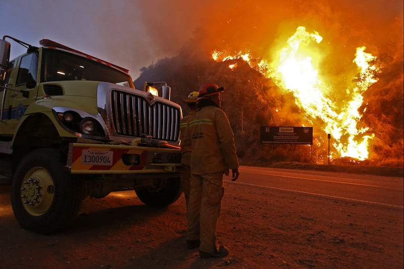 galleries/2014/01/17/southern-california-is-on-fire-1-700-acres-and-counting-photos/calif-fires-1_fehvl3