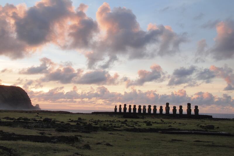 galleries/2013/08/02/stunning-images-from-easter-island-photos/easter-island-tease_d0unao