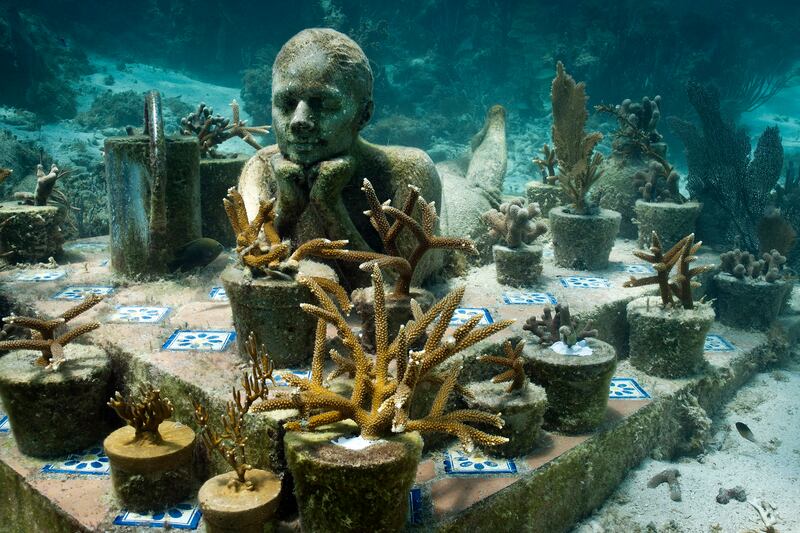 galleries/2014/04/07/jason-de-caires-taylor-s-gorgeous-underwater-art-photos/underwater-museum-gal-5_jpgtbo