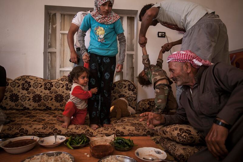 galleries/2013/10/09/the-last-ones-left-photos-of-a-syrian-family-that-refuse-to-leave-their-village/131007-syria-family11_nutt9k