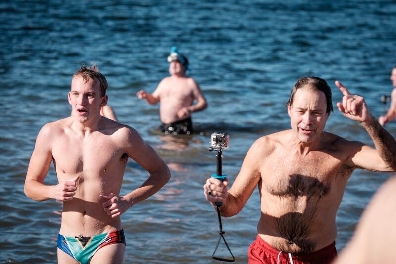 galleries/2015/01/01/new-year-s-day-polar-bear-plunge-photos/150101-polar-plunge-01_l8x6io