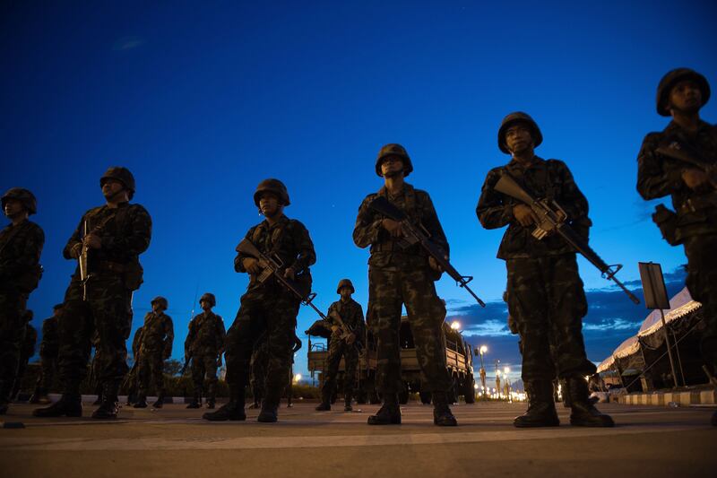 galleries/2014/05/27/striking-photos-from-thailand-s-military-coup-photos/140527-thailand-coup-1_ycesj9