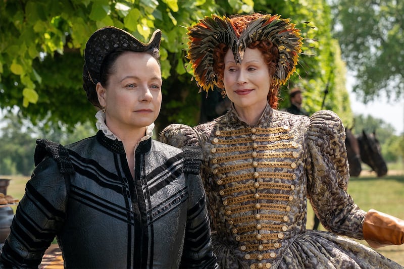 Samantha Morton as “Catherine de Medici” and Minnie Driver as “Queen Elizabeth I” in The Serpent Queen Season 2.