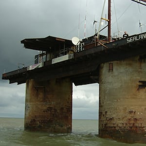 articles/2014/02/20/welcome-to-sealand-this-island-is-a-sovereign-nation/140219-strochlic-sealand-tease_pixbla