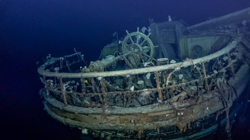 END_22_EPK_WRECK_STILL_IMAGES-1-Credit_-_Falklands_Maritime_Heritage_Trust_and_National_Geographic._Caption_-_Taffrail_and_ship_s_wheel_aft_well_deck_nybdst