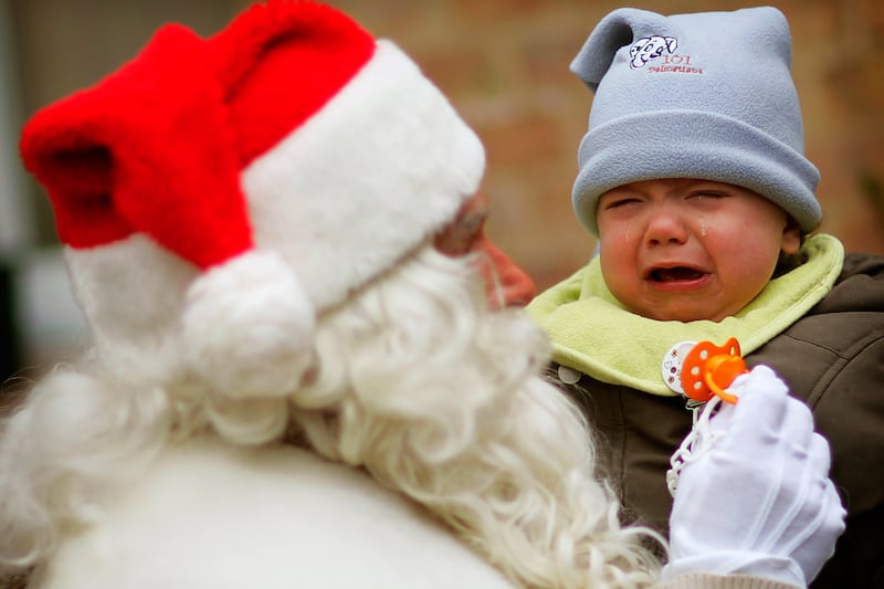 galleries/2015/12/21/children-horrified-by-santa-photos/151221-santa-kids4_j70xc5