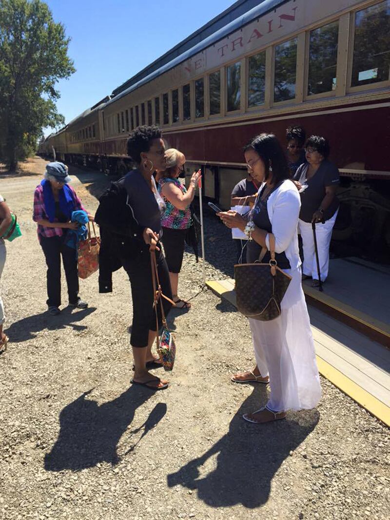 articles/2015/08/24/black-women-kicking-off-wine-train-for-laughing-too-loudly/150824-katz-wine-train-embed2_dpjxjl