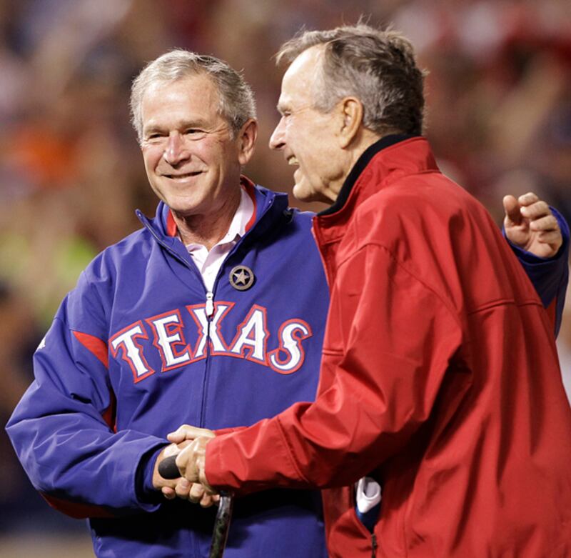 galleries/2011/10/19/all-star-world-series-famous-st-louis-cardinals-and-texas-rangers-fans-photos/celeb-world-series-bush_ywvttj