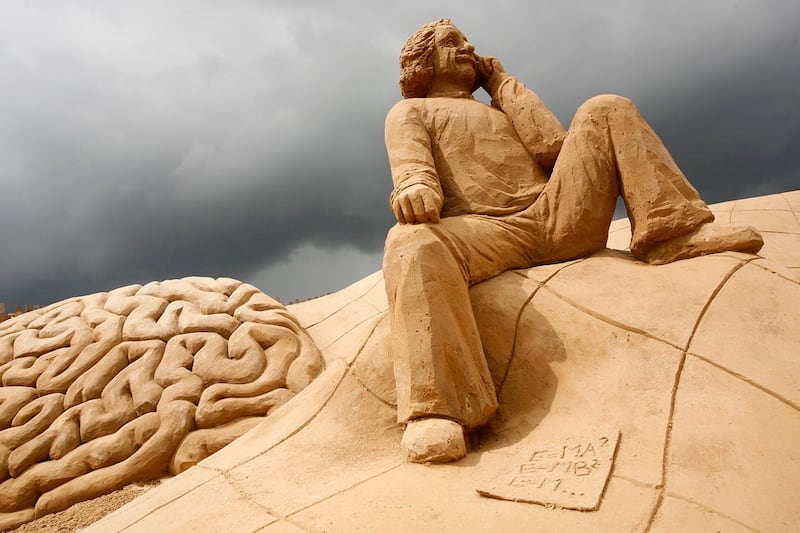 galleries/2011/07/16/most-amazing-sand-castle-photos/albert-most-amazing-sand-castles-photos_epyg5h