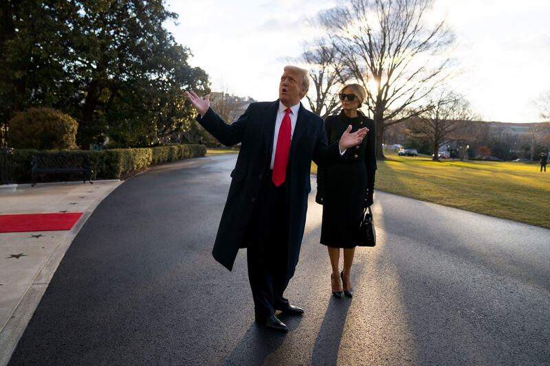 A picture of Donald Trump and Melania Trump outside of the White House