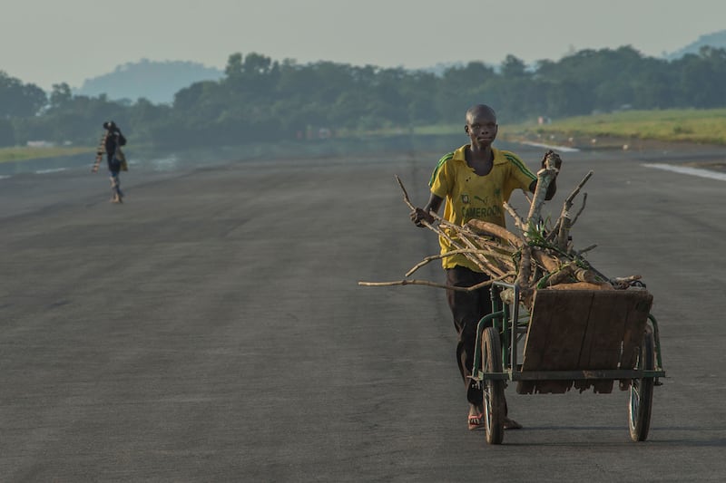 galleries/2014/05/25/stranded-at-bangui-airport-the-refugee-crisis-in-central-african-republic-photos/bangui-airport-dwellers-10_zp8rza