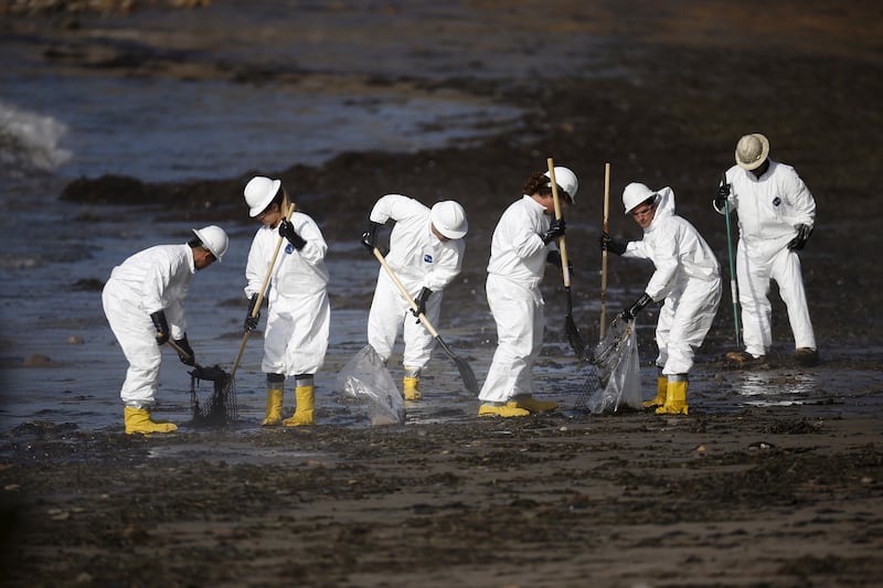 galleries/2015/05/21/california-oil-spill-photos/150521-oil-spill2_oosjjl