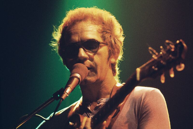 articles/2013/07/30/j-j-cale-dead-at-74-was-a-songwriter-beyond-compare/130729-jj-cale-tease_fnw1s1