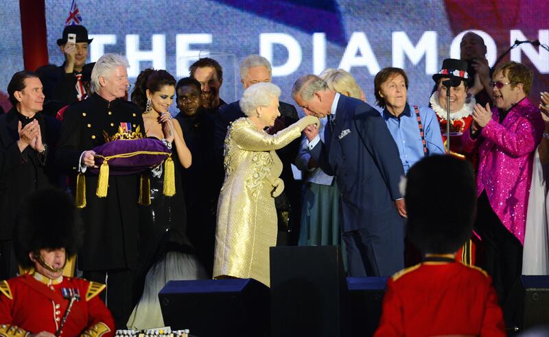 galleries/2012/06/03/queen-elizabeth-s-diamond-jubilee-kate-middleton-prince-william-and-more-photos/jubilee-day3-hand-kiss_g24xnj