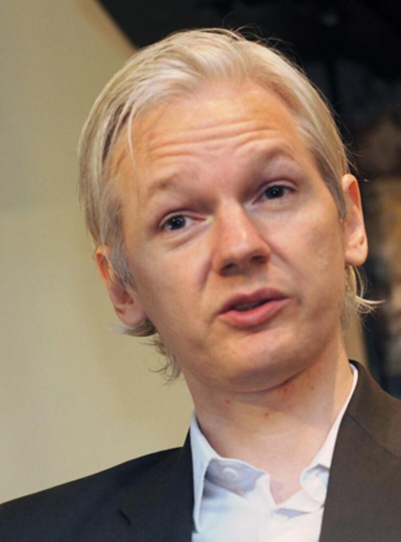 galleries/2010/12/13/julian-assange-s-hair-a-brief-history/julian-assange-hair-6_tat5ft