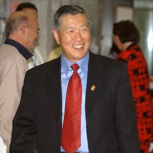 Dr. Henry Lee, a DNA specialist, arrives for Los Angeles Lakers basketball star Kobe Bryant’s pretrial hearing at the Eagle County Justice Center in Eagle, Colorado, June 22, 2004.