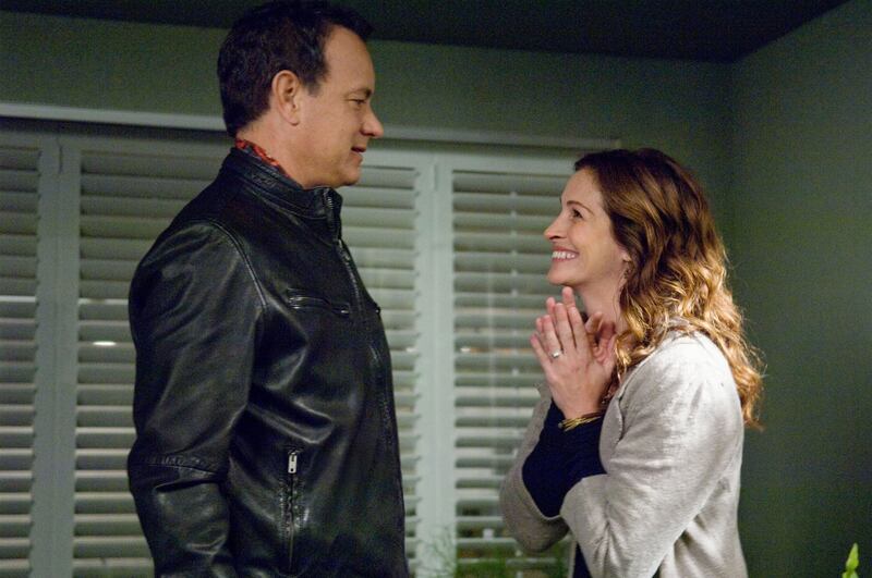 Tom Hanks, Julia Roberts in Larry Crowne