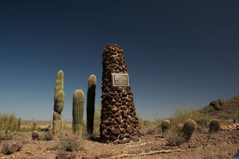 170816-resnick-confederate-statue-arizona-embed_lbugzs