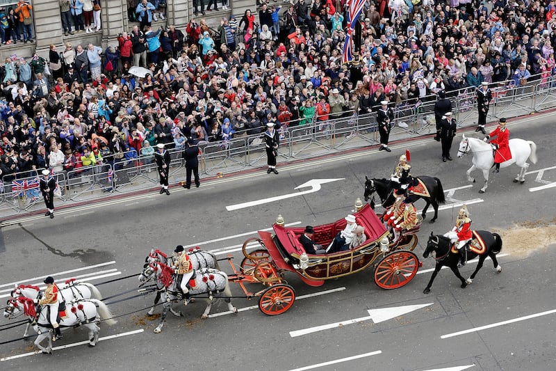 galleries/2012/06/03/queen-elizabeth-s-diamond-jubilee-kate-middleton-prince-william-and-more-photos/jubilee-day4-carriage-wide_dsnbyk