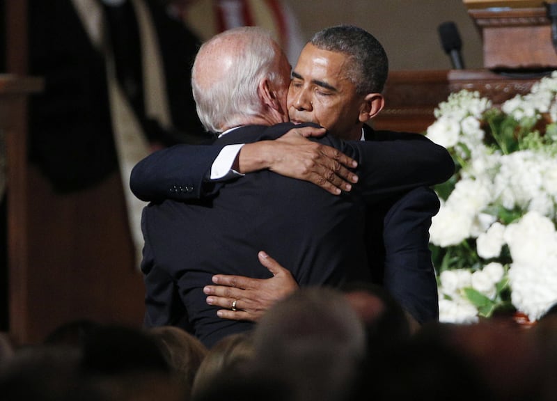 galleries/2015/06/06/america-mourns-at-beau-biden-s-funeral/150606-beau-biden-funeral-09_mmndf8