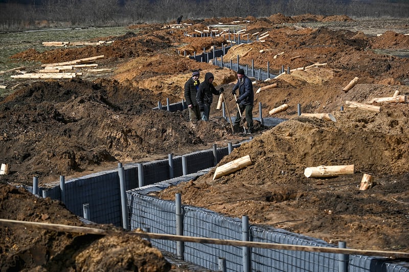 Contractors are working together with the military to construct state-of-the-art shelters in Ukraine.