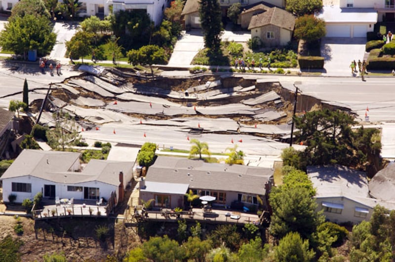 galleries/2010/06/01/sinkholes/sinkholes-1_yibasl