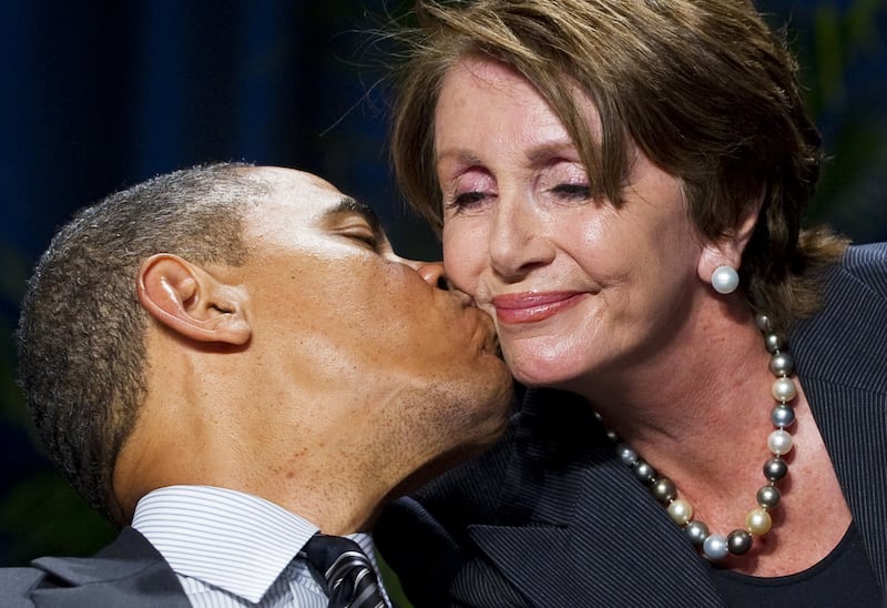 galleries/2012/11/19/awkward-obama-kisses-aung-san-suu-kyi-hillary-clinton-more-photos/obama-kissing-pelosi_vfdxgk