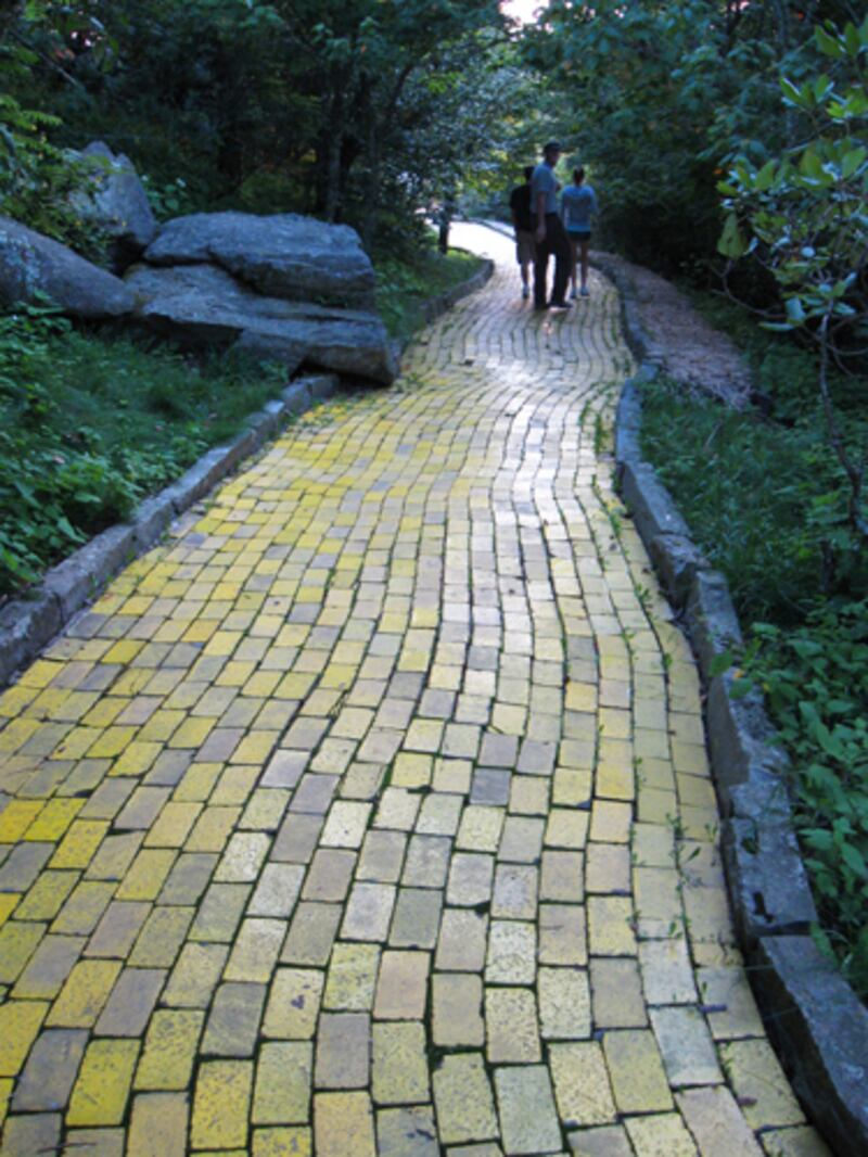 articles/2014/02/12/follow-the-yellow-brick-road-to-north-carolina/140211-strochlic-oz-embed_ohazcj