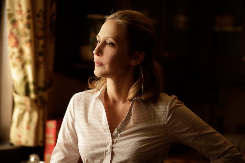 articles/2013/09/17/emmys-2013-vera-farmiga-should-win-the-emmy-for-bates-motel/130916-vera-farmiga-tease_kbtyoq