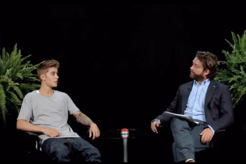 articles/2013/09/26/justin-bieber-jon-hamm-more-of-the-best-of-between-two-ferns/130926-bieber-ferns-klassen-tease_kxratb