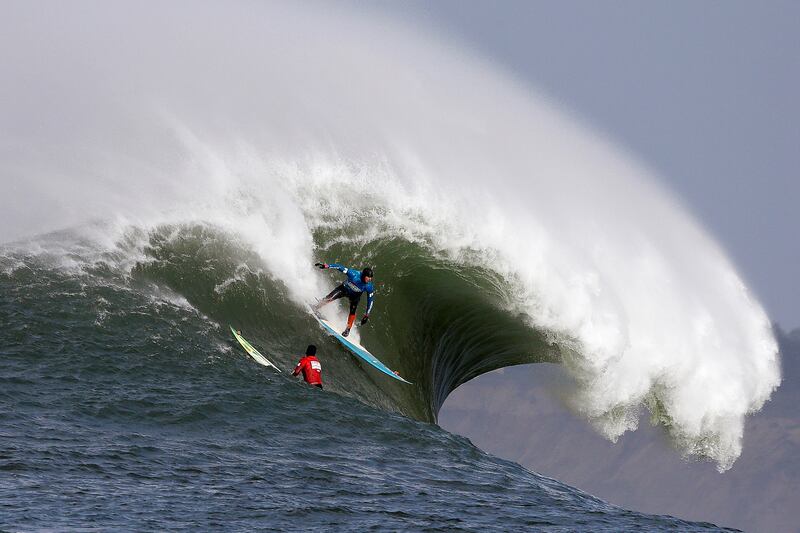 galleries/2014/01/25/with-monster-waves-rolling-in-surfing-s-best-hit-mavericks-photos/mavericks2014-4_ewxhnu