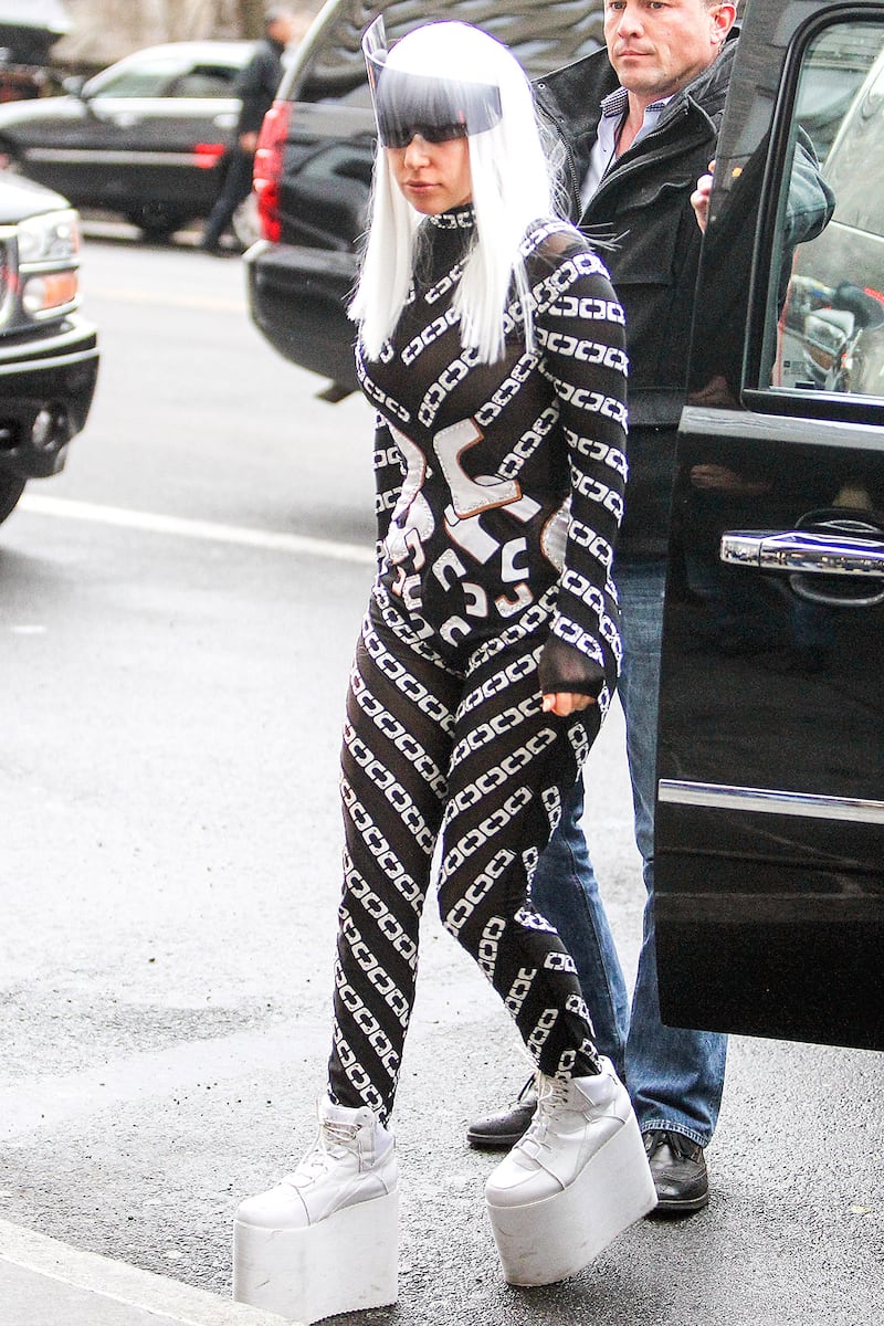 galleries/2014/04/02/lady-gaga-lookbook/140401-gaga-lookbook-3_aullxz