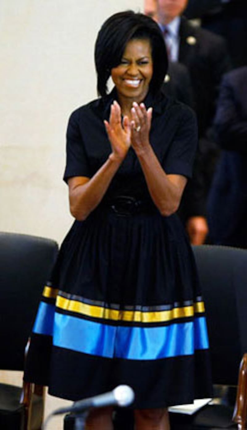 galleries/2010/05/07/first-lady-fashion/mobama-fashion---1_o8qycm