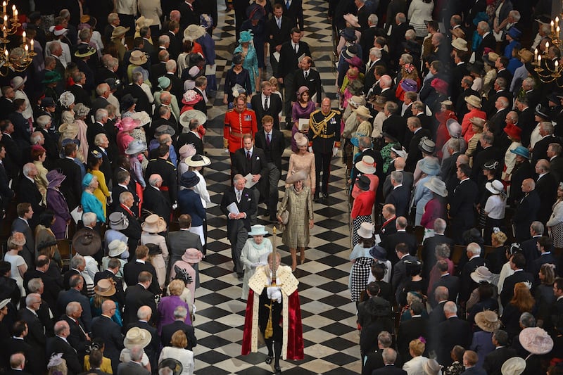 galleries/2012/06/03/queen-elizabeth-s-diamond-jubilee-kate-middleton-prince-william-and-more-photos/jubilee-day4-st-pauls-birdseye_osujbf