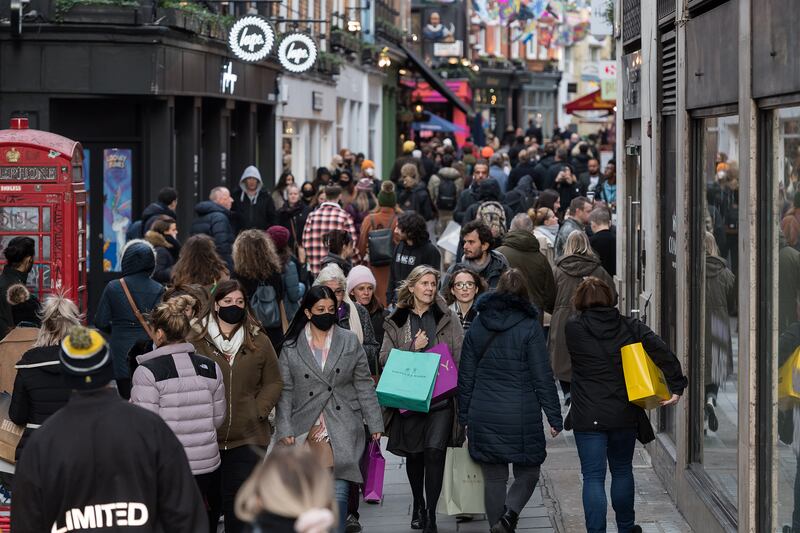 220915-london-shopping-soho-embed-07_tvwpmo