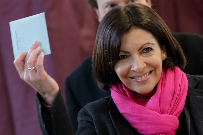 articles/2014/04/17/anne-hidalgo-paris-s-first-female-mayor-isn-t-a-fashionista-and-that-s-quite-all-right/140416-cunningham-paris-tease_tg4ups