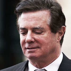 190215-banco-manafort-tease_flu3pn