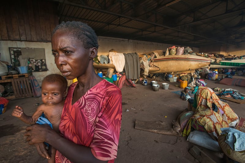 galleries/2014/05/25/stranded-at-bangui-airport-the-refugee-crisis-in-central-african-republic-photos/bangui-airport-dwellers-4_klibgw