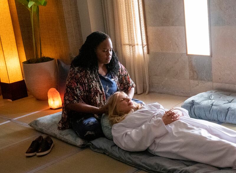 Natasha Rothwell and Jennifer Coolidge in The White Lotus.