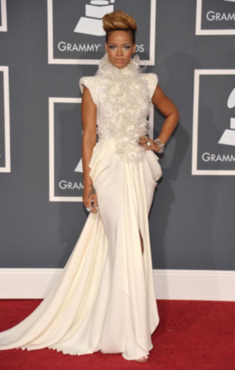 galleries/2014/03/08/rihanna-lookbook-photos/grammy-red-carpet---rihanna_f0m1kn