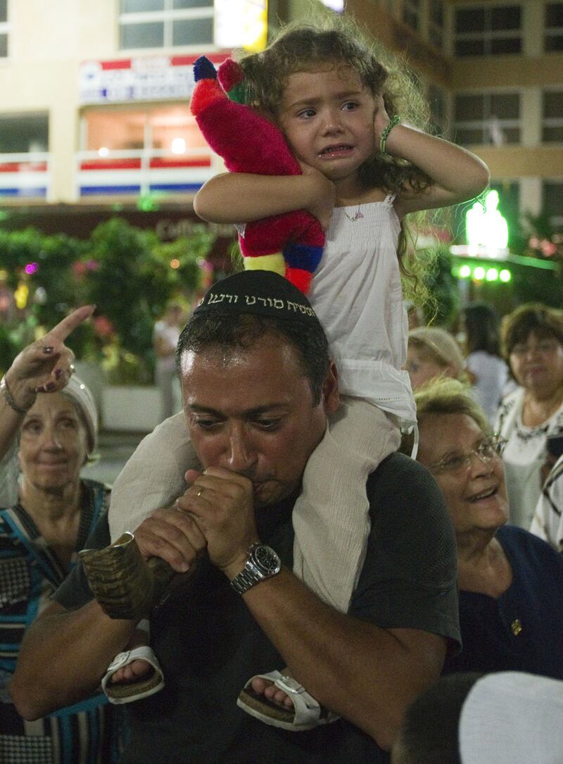 galleries/2012/09/17/it-s-shofar-season-jews-with-horns-photos/shofar-2012-12_rsd9ca