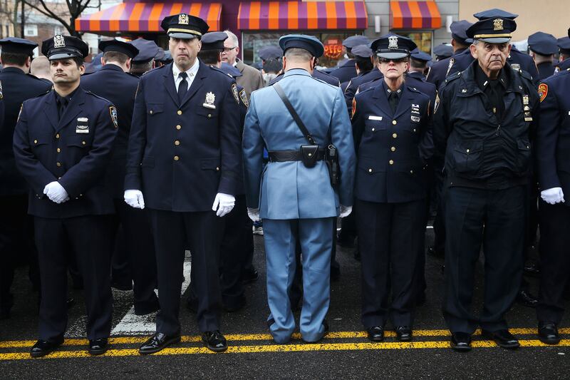 galleries/2015/01/04/nypd-remembers-slain-officer-wenjian-liu-photos/150104-lui-funeral3_xjxltz