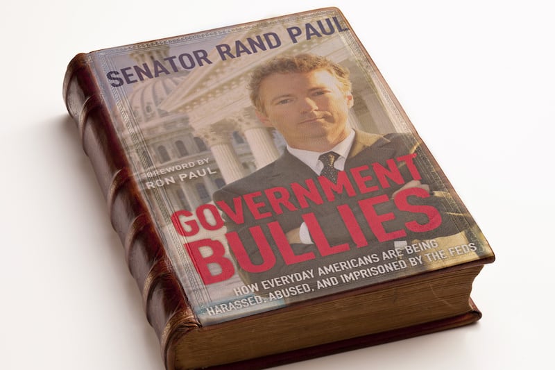 articles/2014/11/27/rand-paul-s-many-leather-bound-books/141125-nuzzi-rand-embed_dprdl6