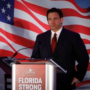 2023-05-25T100131Z_2093652532_RC2O21AYGVV7_RTRMADP_3_USA-ELECTION-DESANTIS-MIAMI_cd7amo