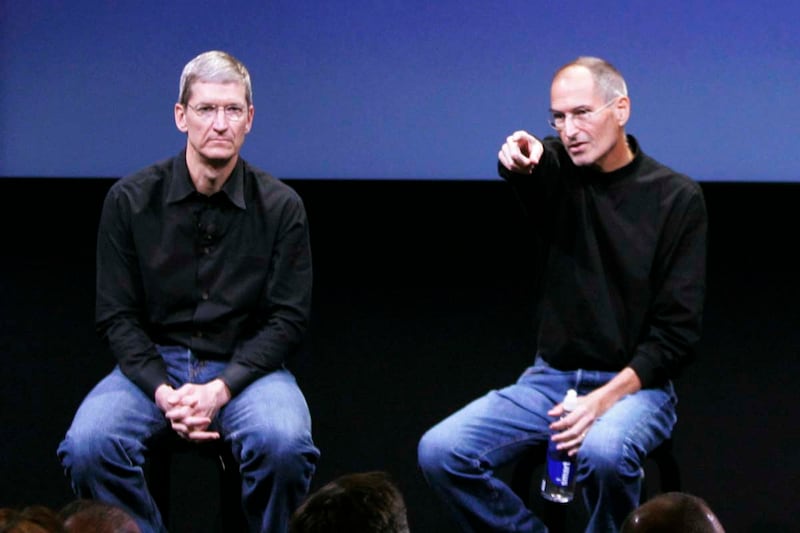 articles/2011/08/24/steve-jobs-resigns-tim-cook-takes-over-as-ceo/steve-jobs-tim-cook_lefiel